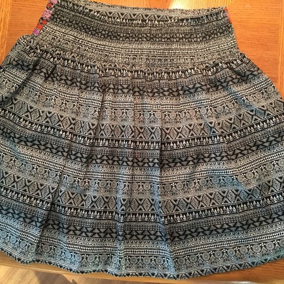 Colourful embroidered skirt - Picture 4 of 6